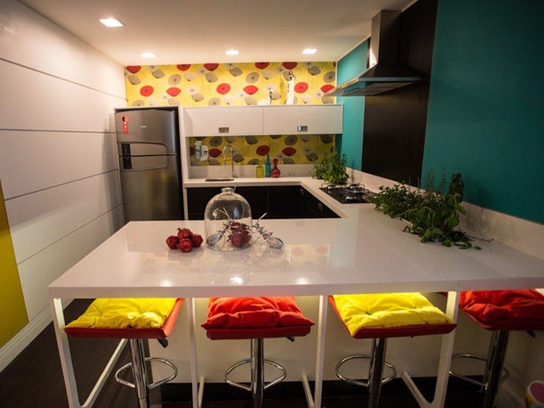 Cozinhas coloridas e decoradas: 32 cozinhas coloridas para