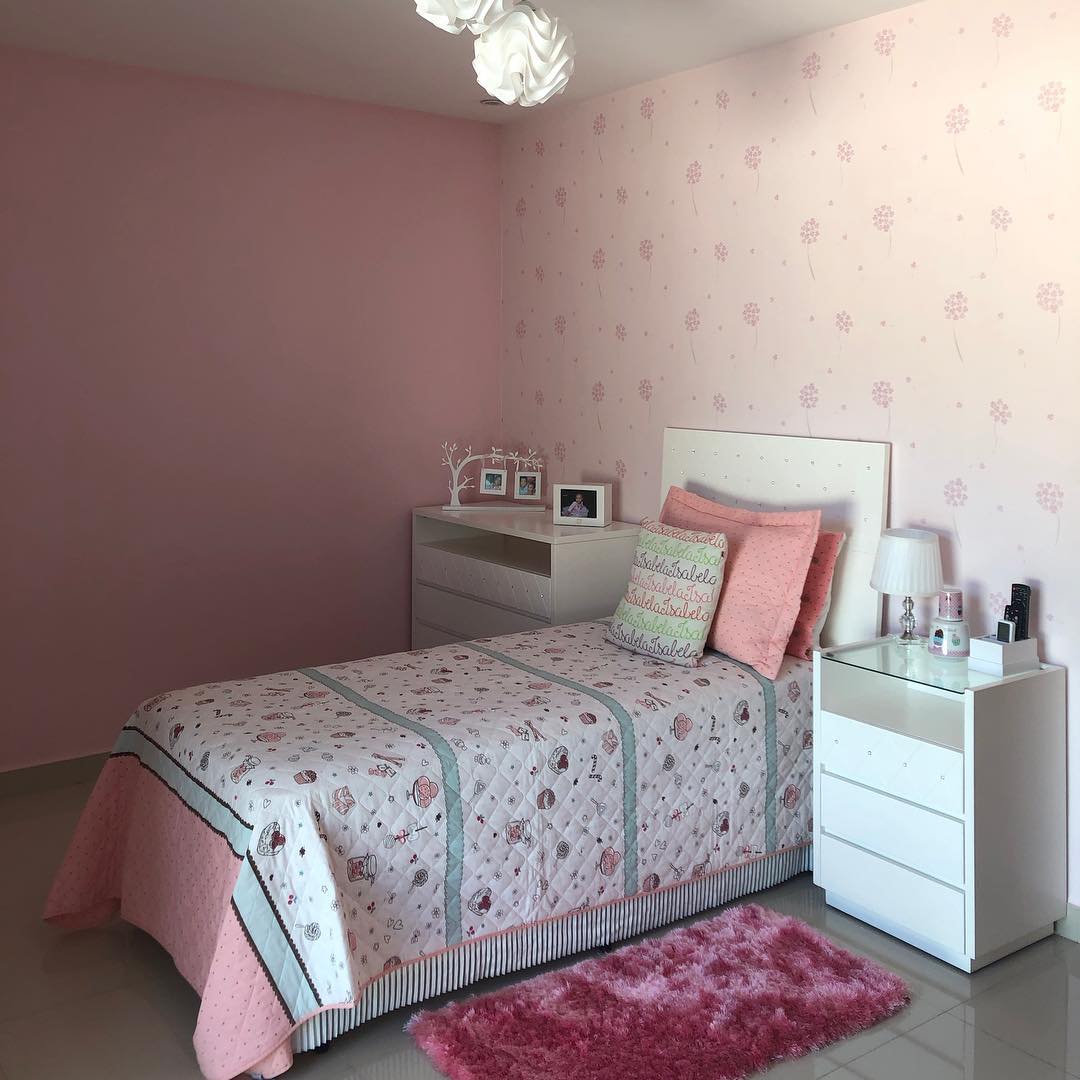 quarto rosa simples