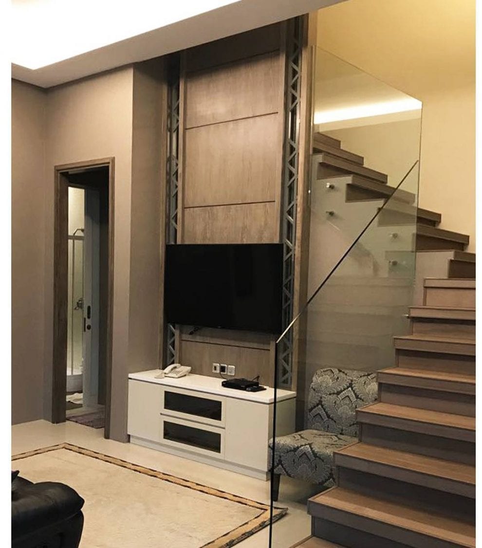 Decoração Embaixo da Escada: +30 Ideias Incríveis para Aproveitar esse ...