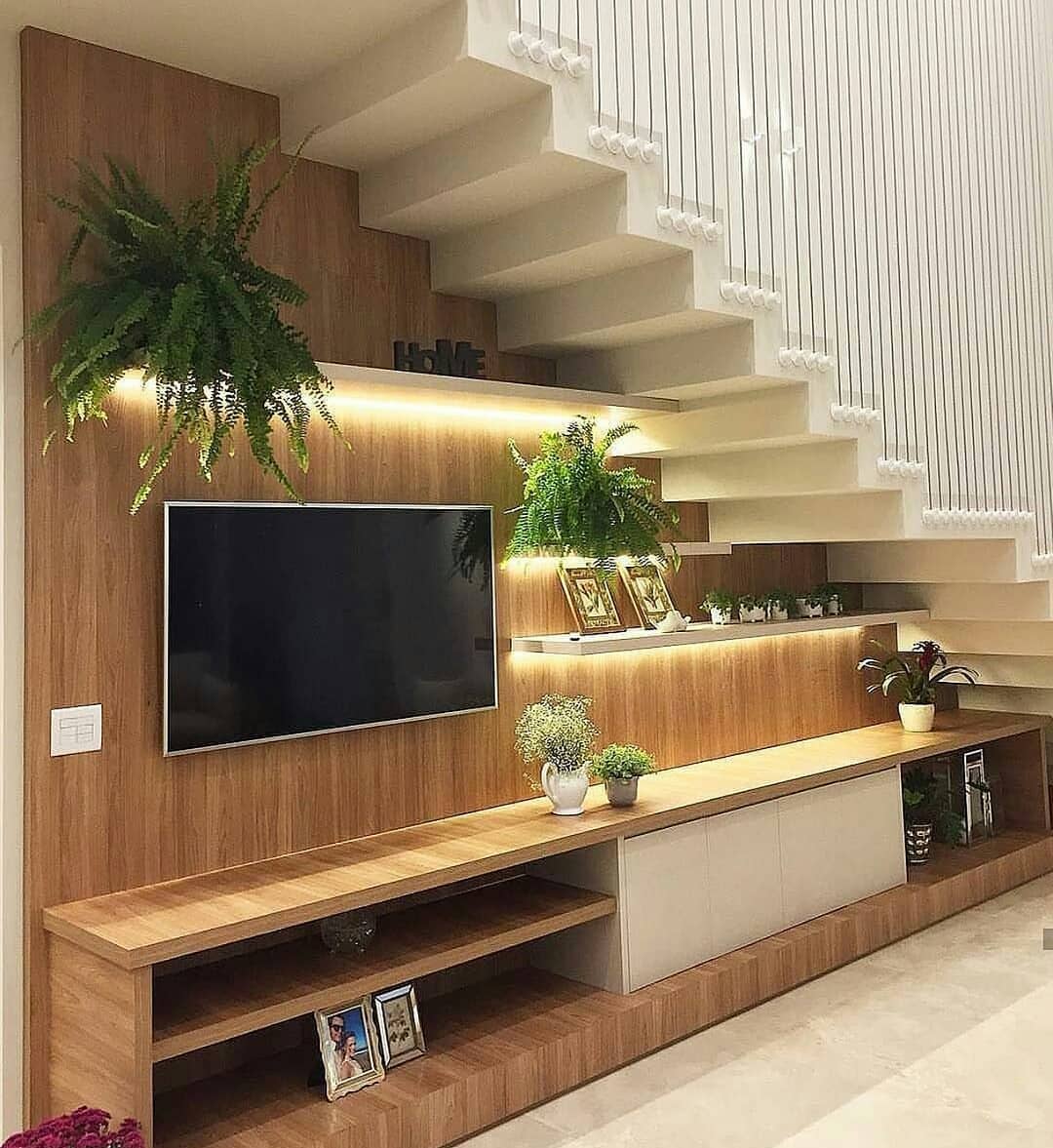 tv-embaixo-escada