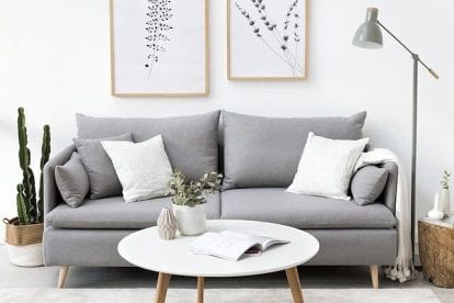 ambiente neutro e clean com sofa cinza moderno