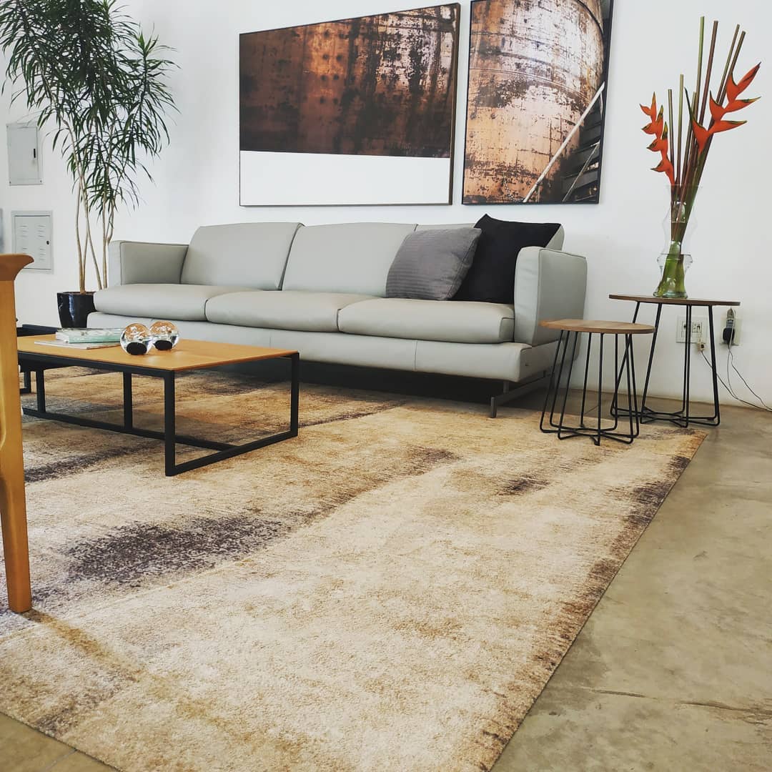 sofa cinza moderno