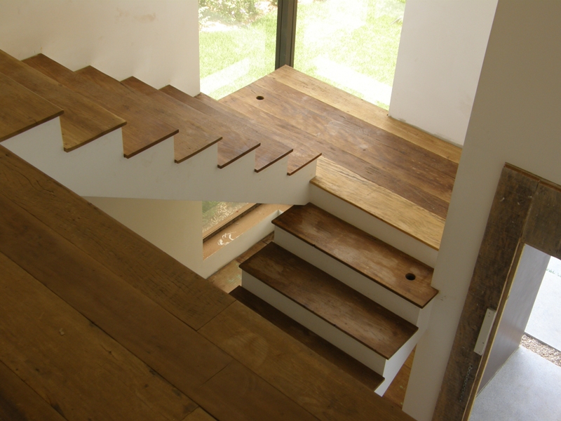 escalier en bois en bois de démolition