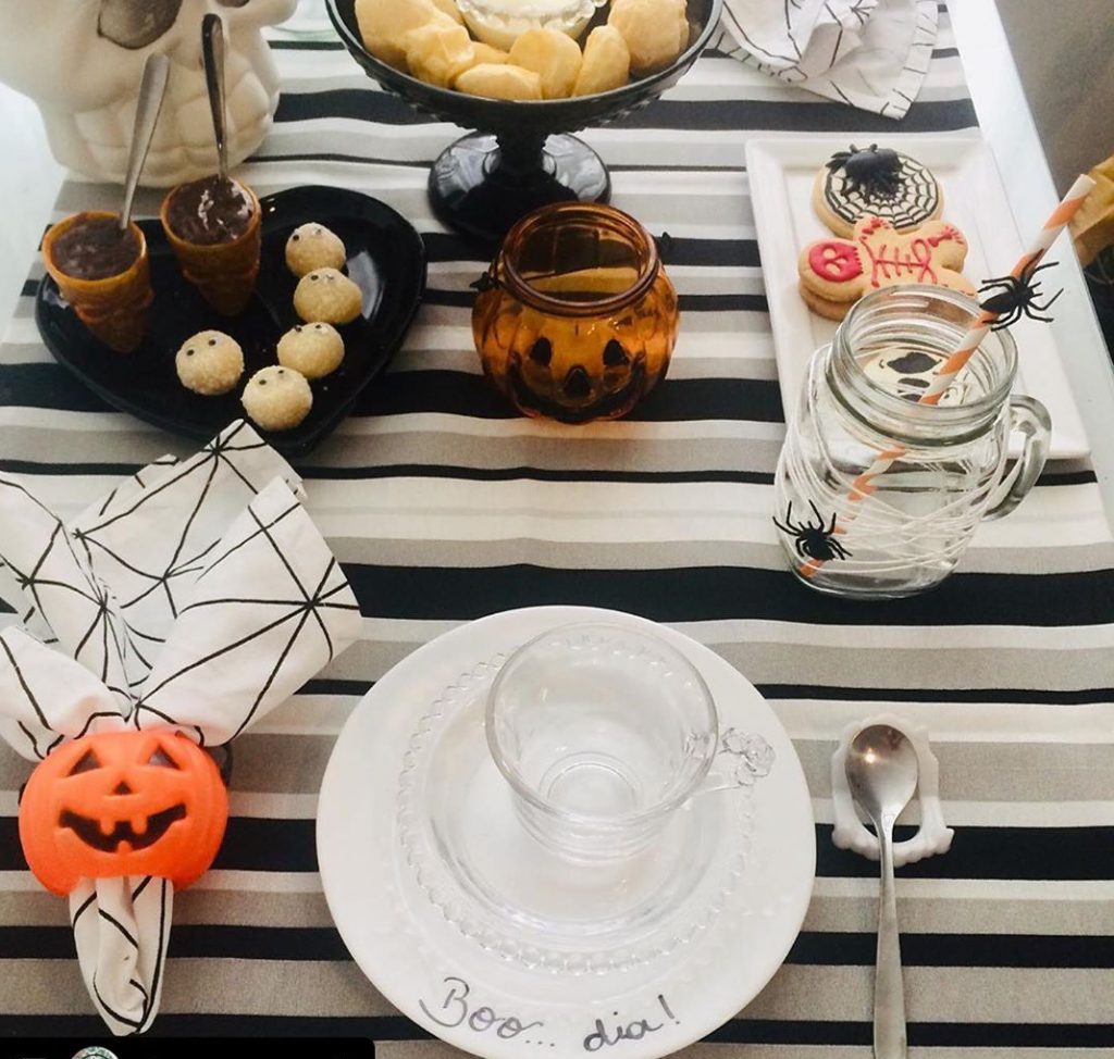 mesa decorada de halloween